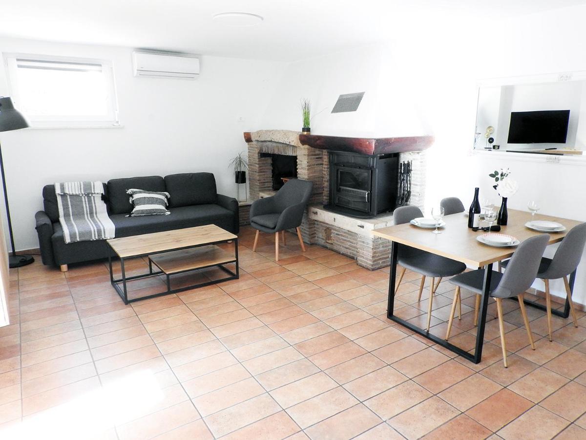 Apartment Lu, Stinjan - Pula Eksteriør billede